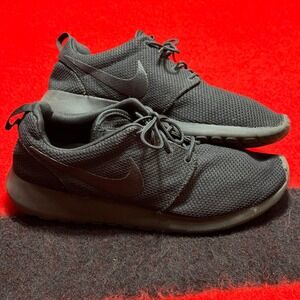 Nike Roshe One Sneakers Women Size 11 Black Mesh Lightweight Running 511881-026